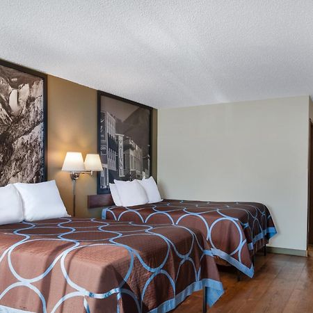 Super 8 By Wyndham Livingston Yellowstone Экстерьер фото