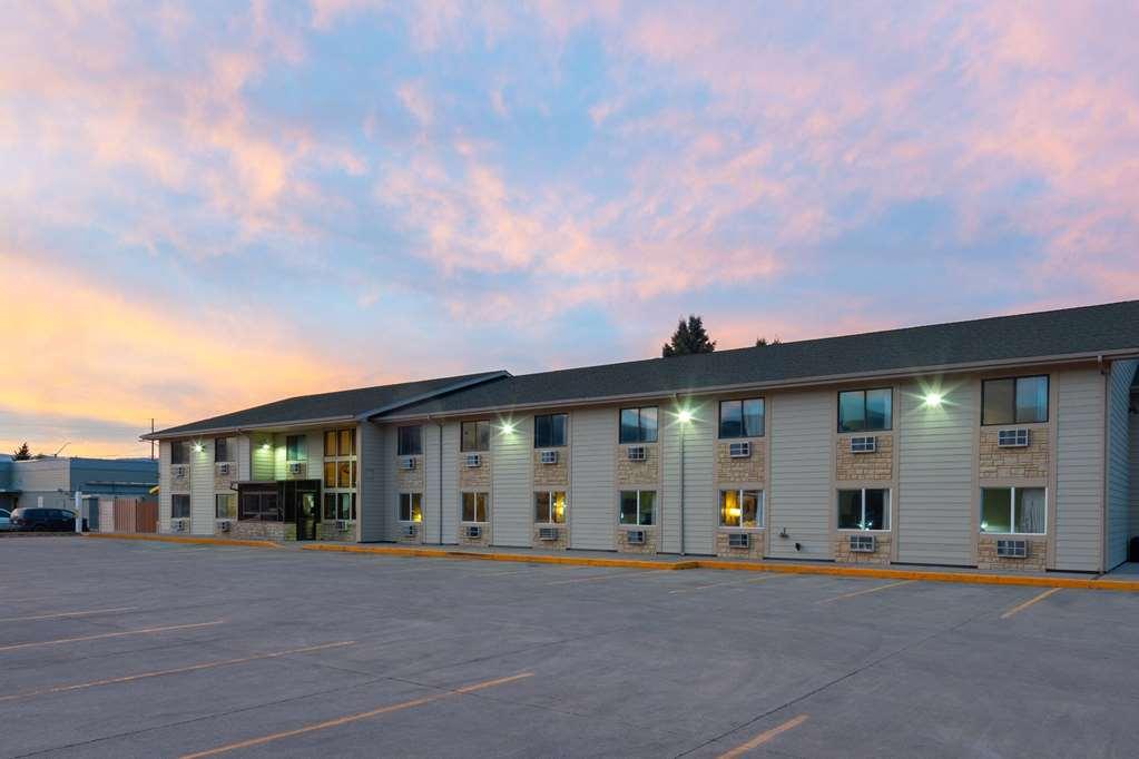 Super 8 By Wyndham Livingston Yellowstone Экстерьер фото
