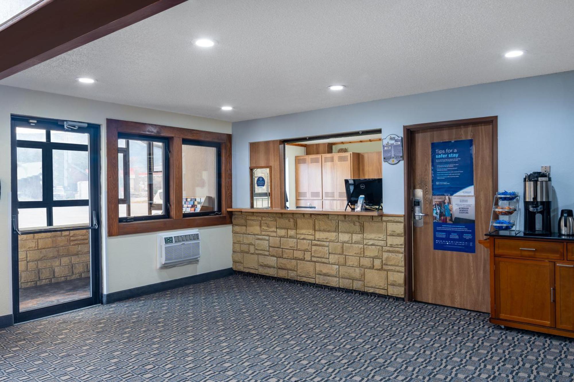 Super 8 By Wyndham Livingston Yellowstone Экстерьер фото