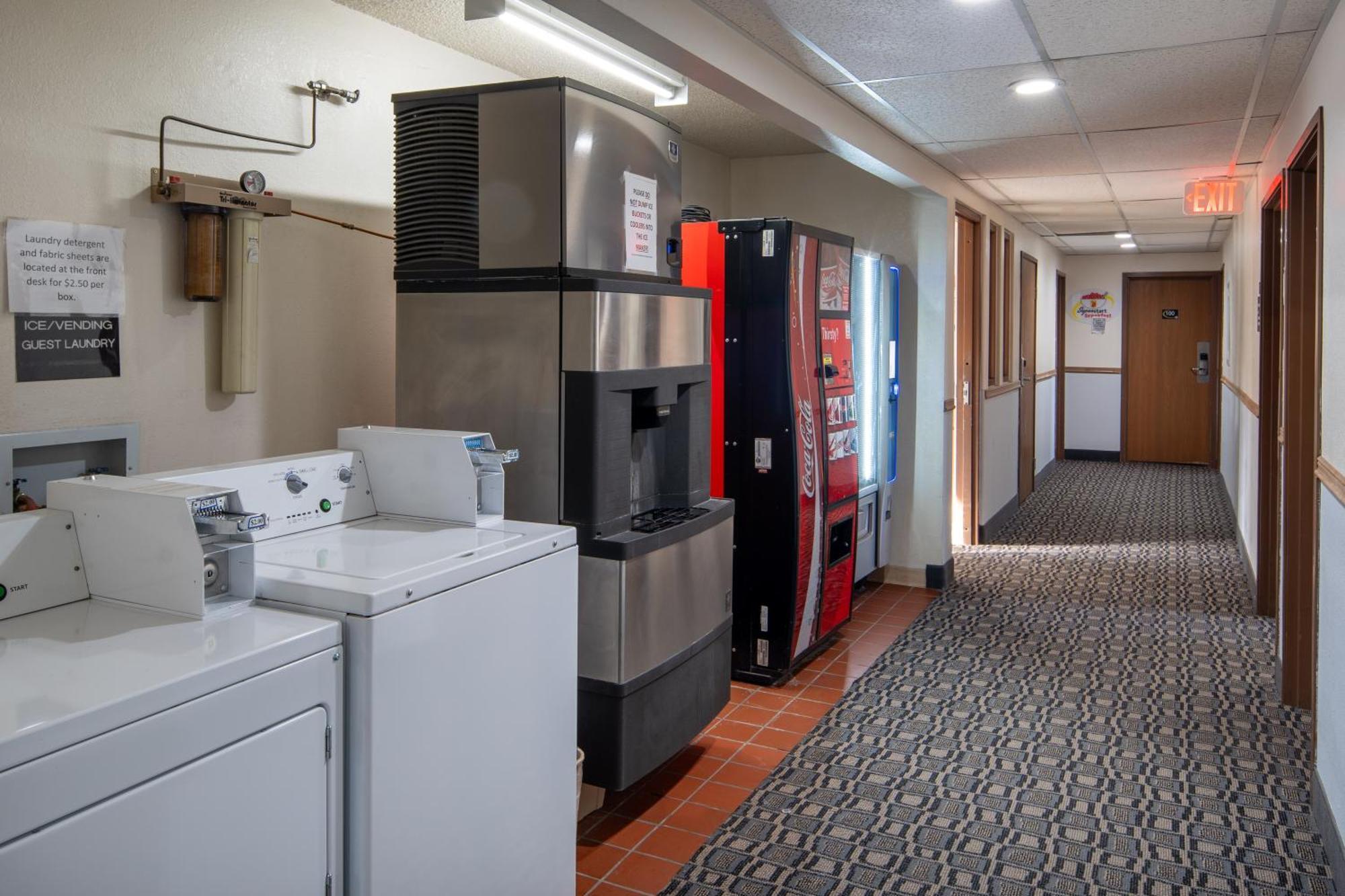 Super 8 By Wyndham Livingston Yellowstone Экстерьер фото