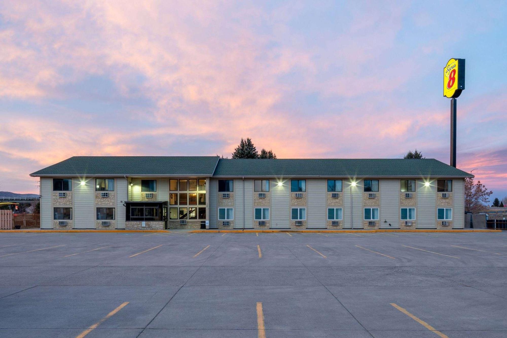Super 8 By Wyndham Livingston Yellowstone Экстерьер фото